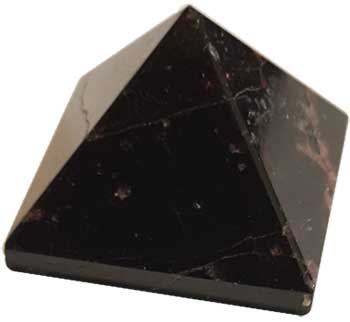25-30mm Garnet pyramid